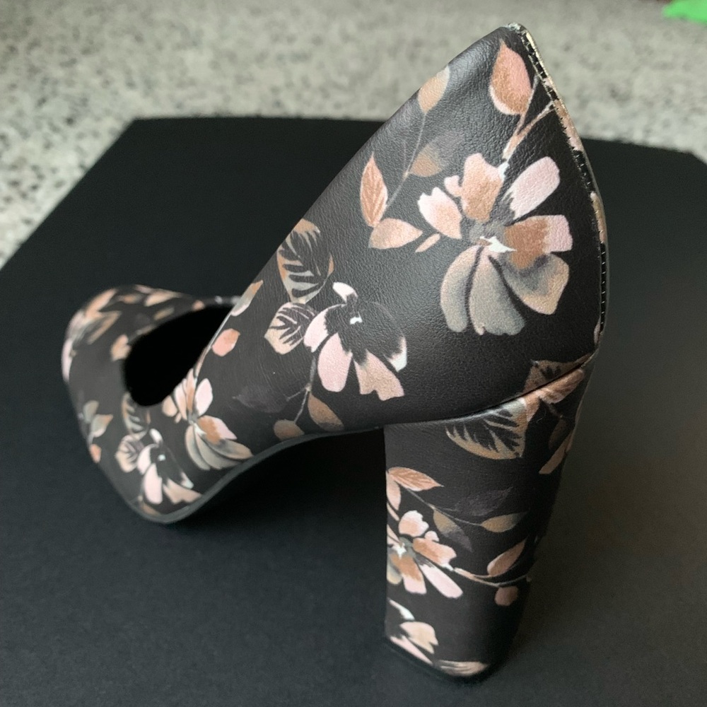 Floral High heels Le Chateau shoes